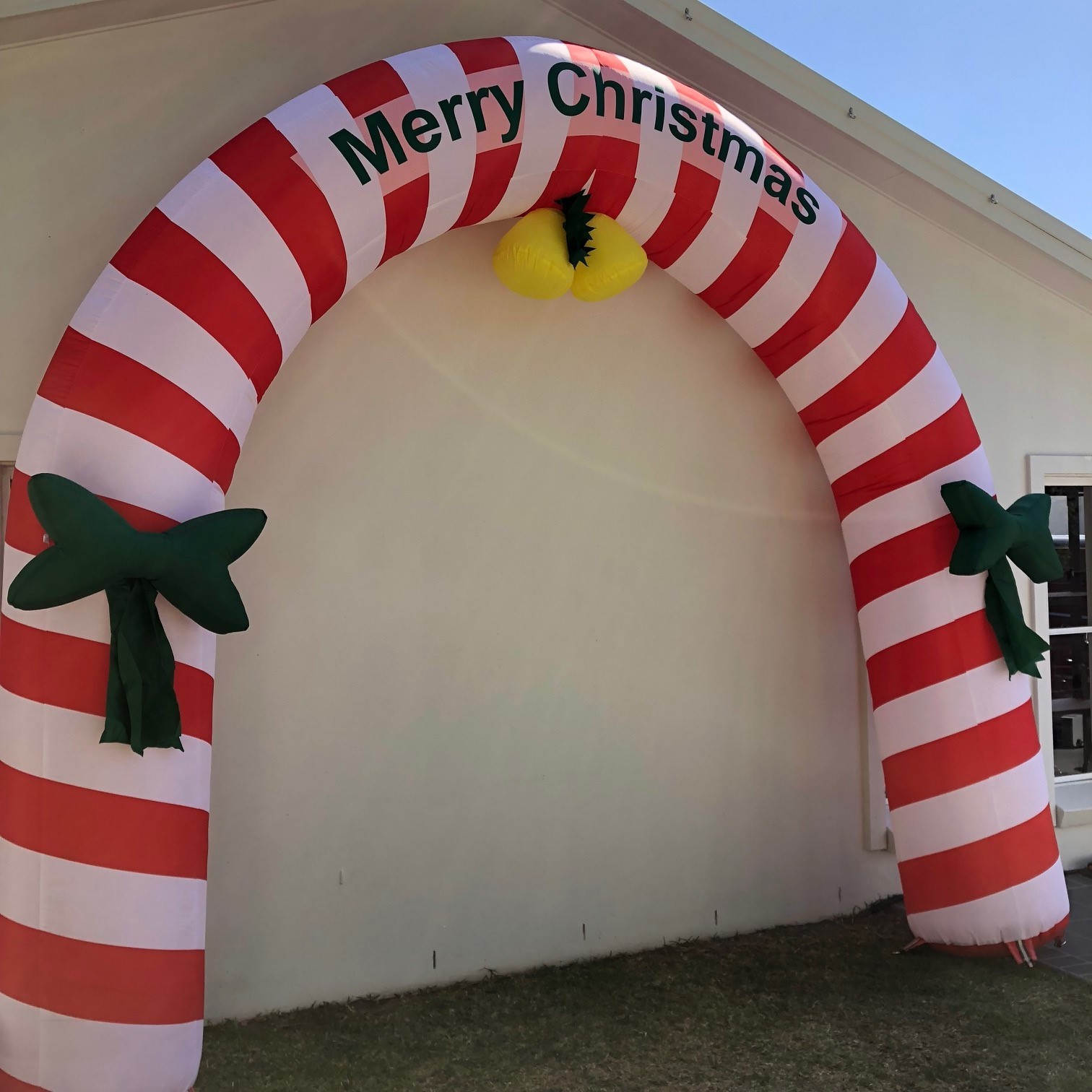 Large Inflatable Christmas Arch 4m high Candy Cane Red &amp; White Blowup